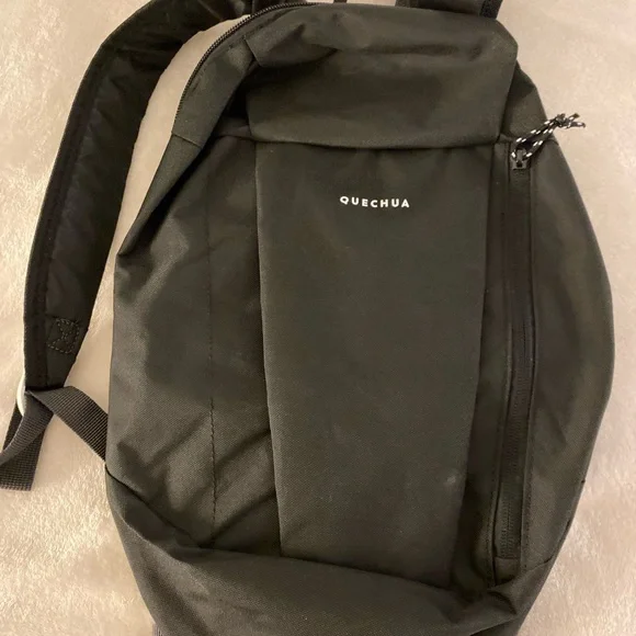 💙 Quechua Black Backpack - Picture 4 of 15